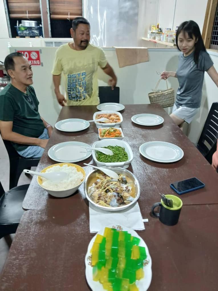 Mulu Tribal Homestay מראה חיצוני תמונה